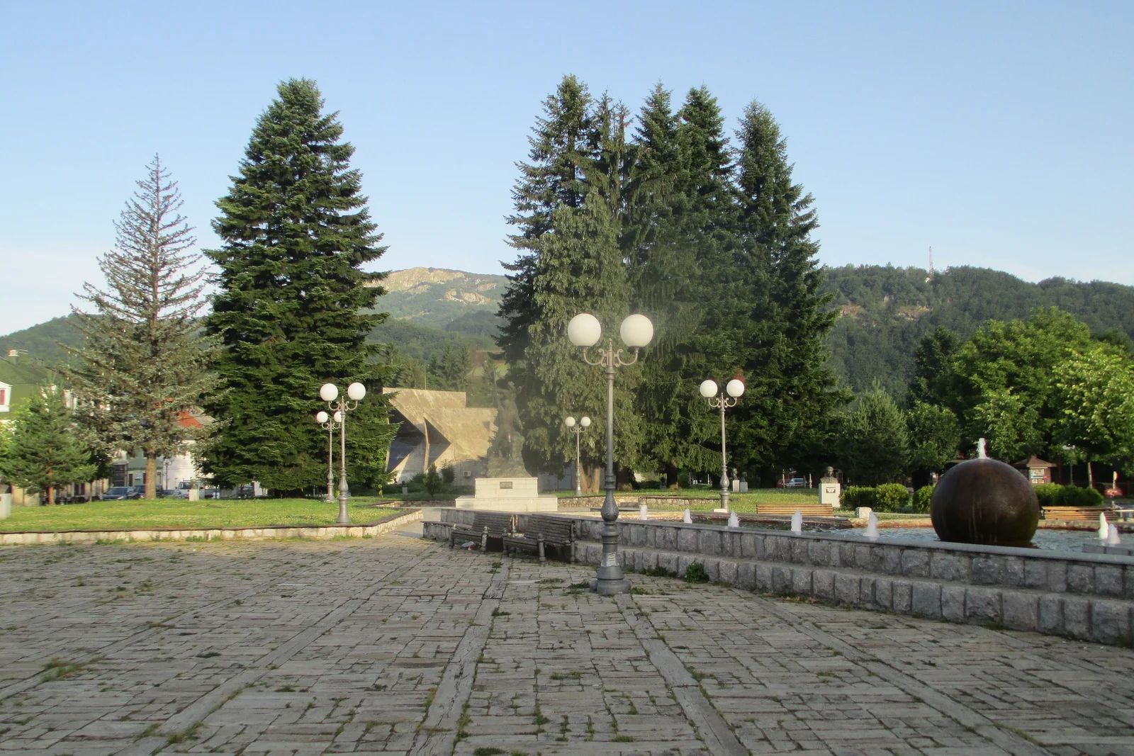 Центр Колашина