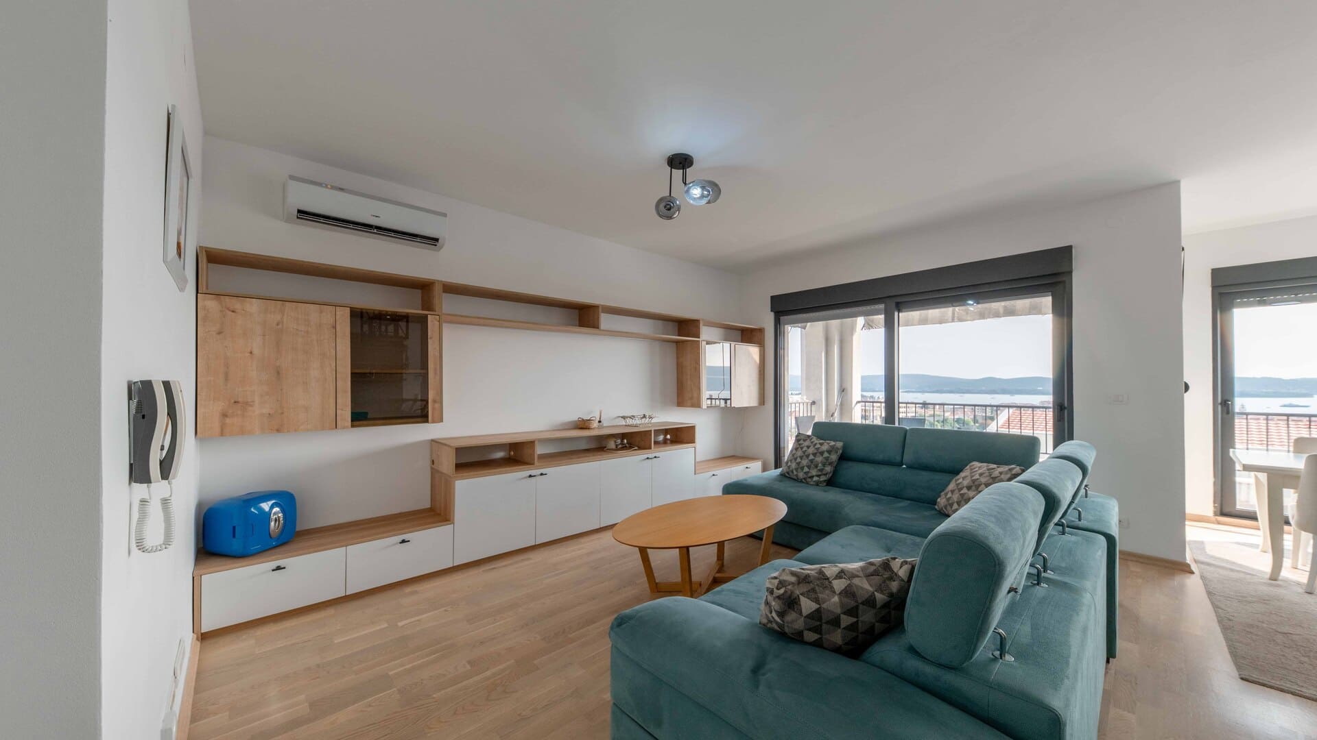 ID 8052. Two-bedroom apartment with sea views in Tivat