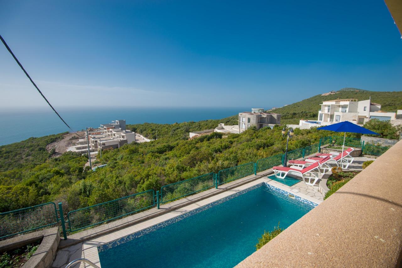 ID 8044. Two-story house with 3 bedrooms, a pool, and a sea view